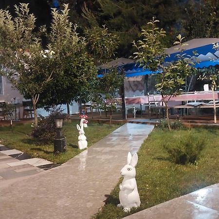 Vila Hyseni Durres Luaran gambar