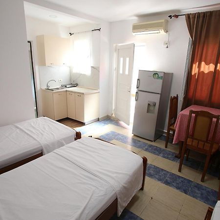 Vila Hyseni Durres Bilik gambar