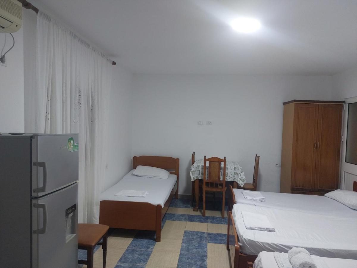 Vila Hyseni Durres Luaran gambar