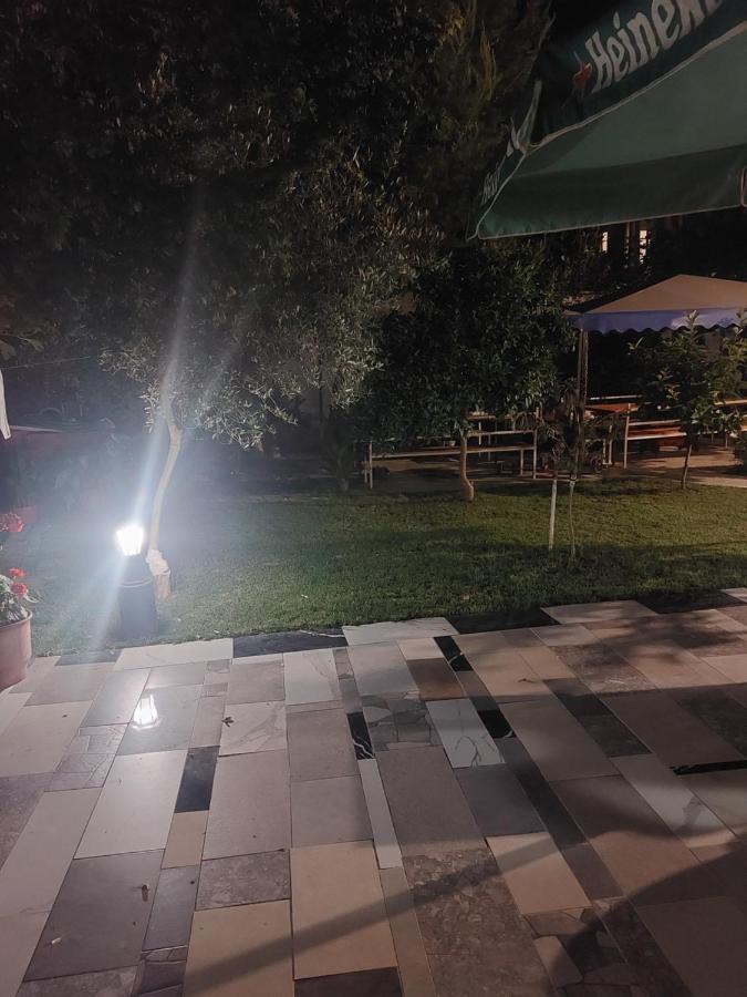 Vila Hyseni Durres Luaran gambar