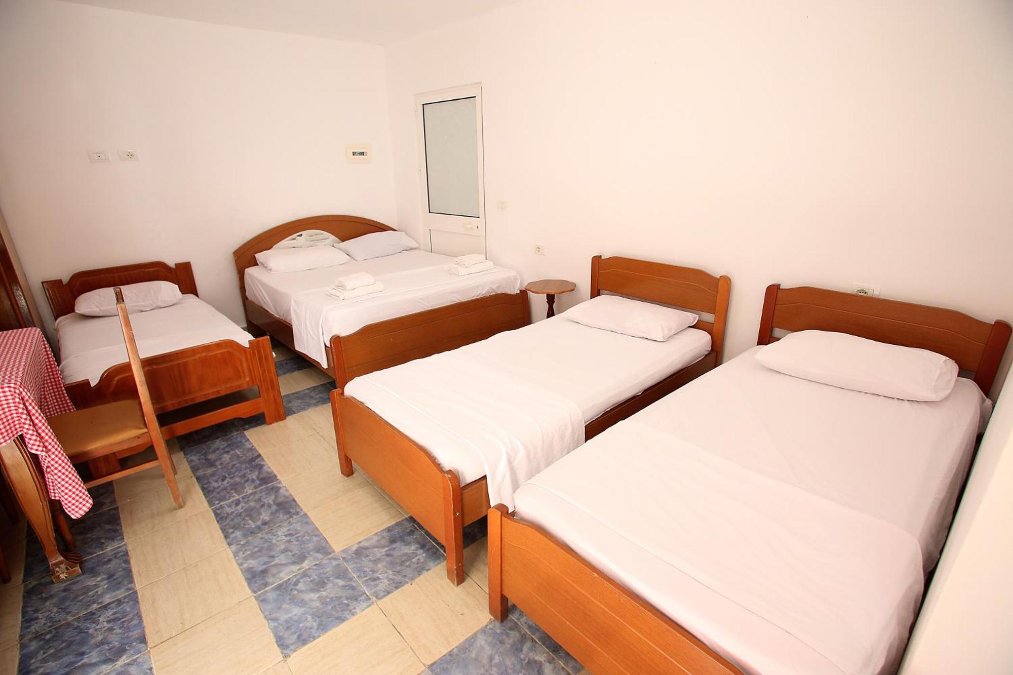 Vila Hyseni Durres Bilik gambar