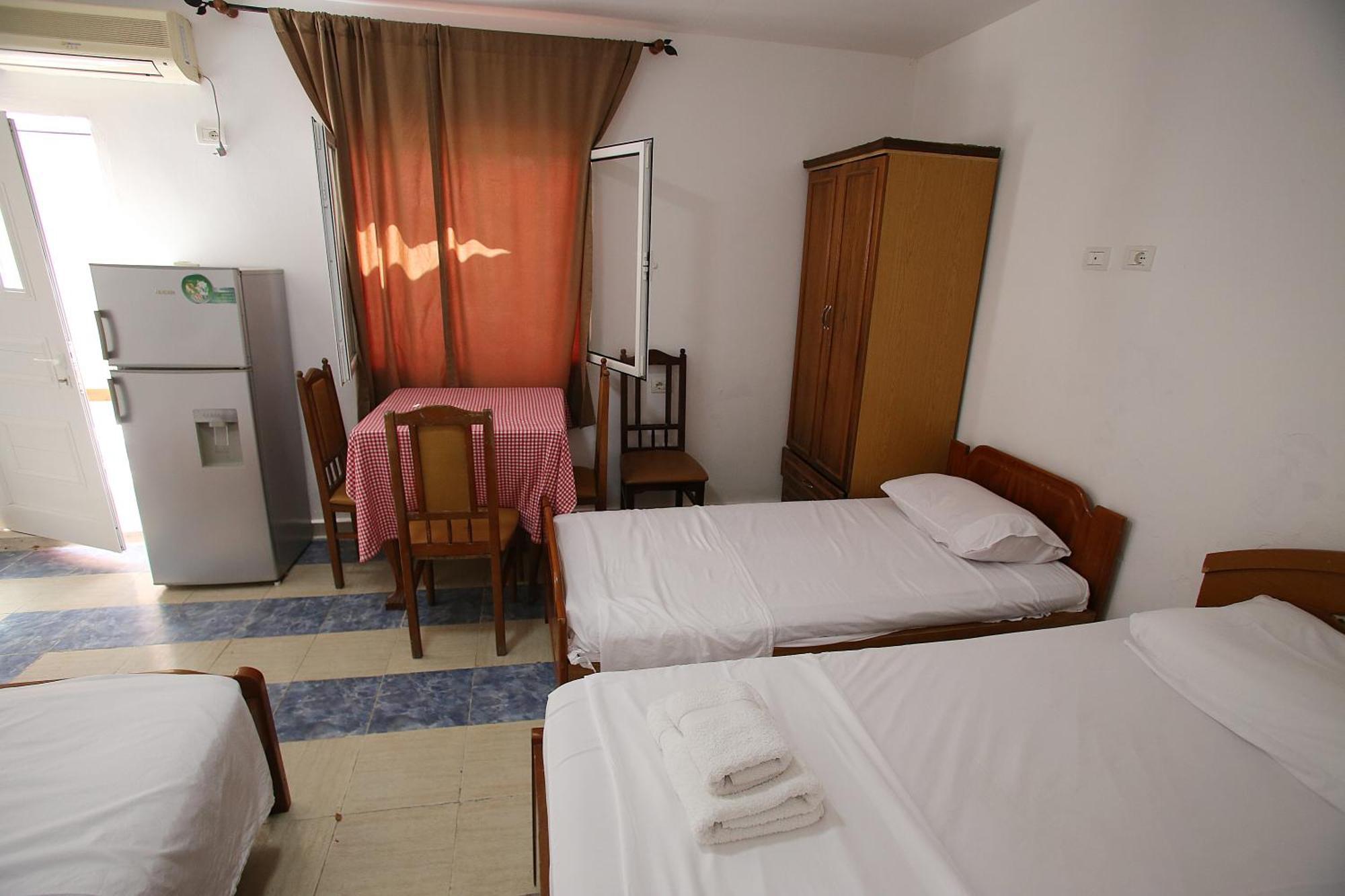 Vila Hyseni Durres Bilik gambar