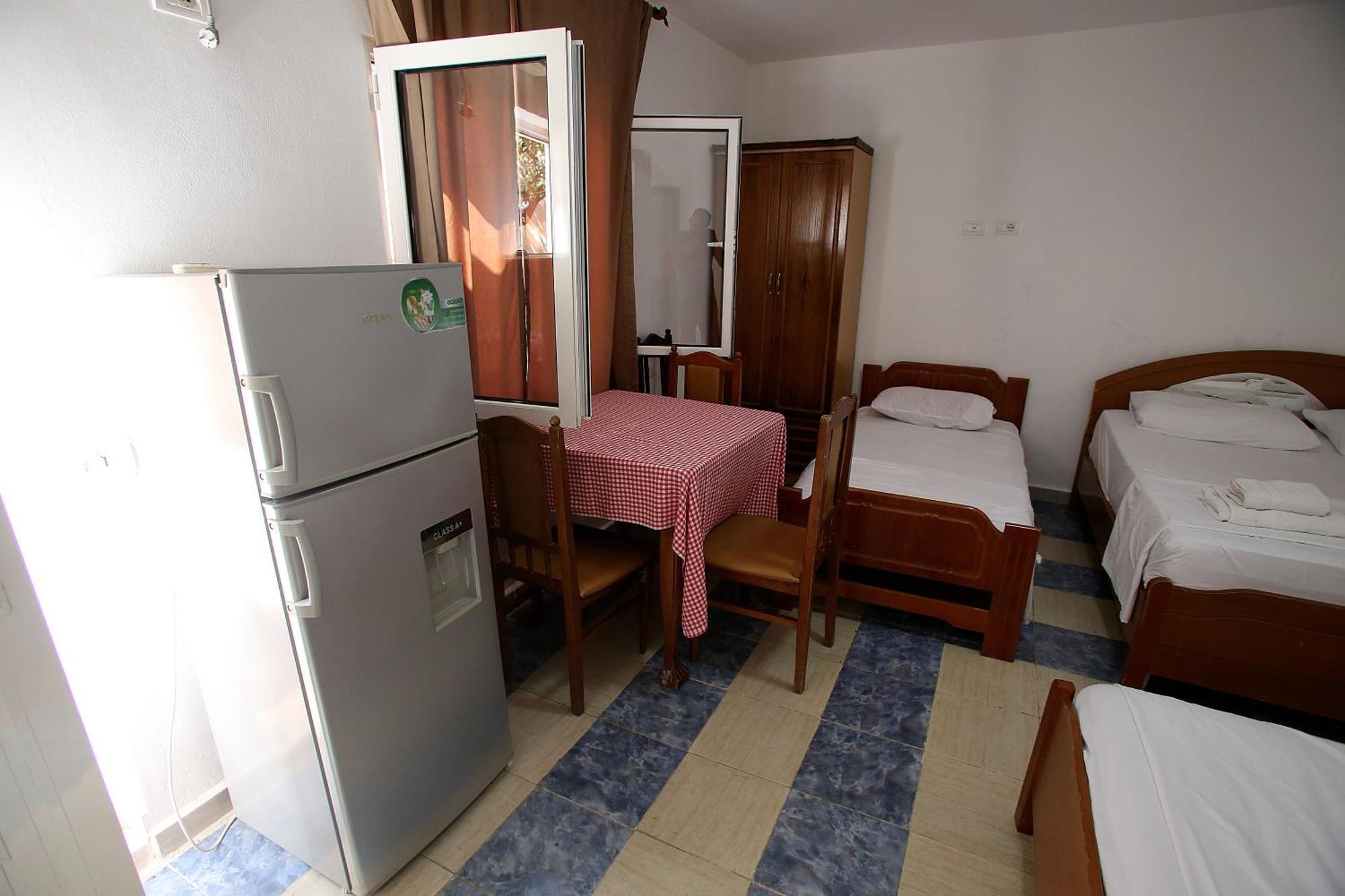 Vila Hyseni Durres Bilik gambar