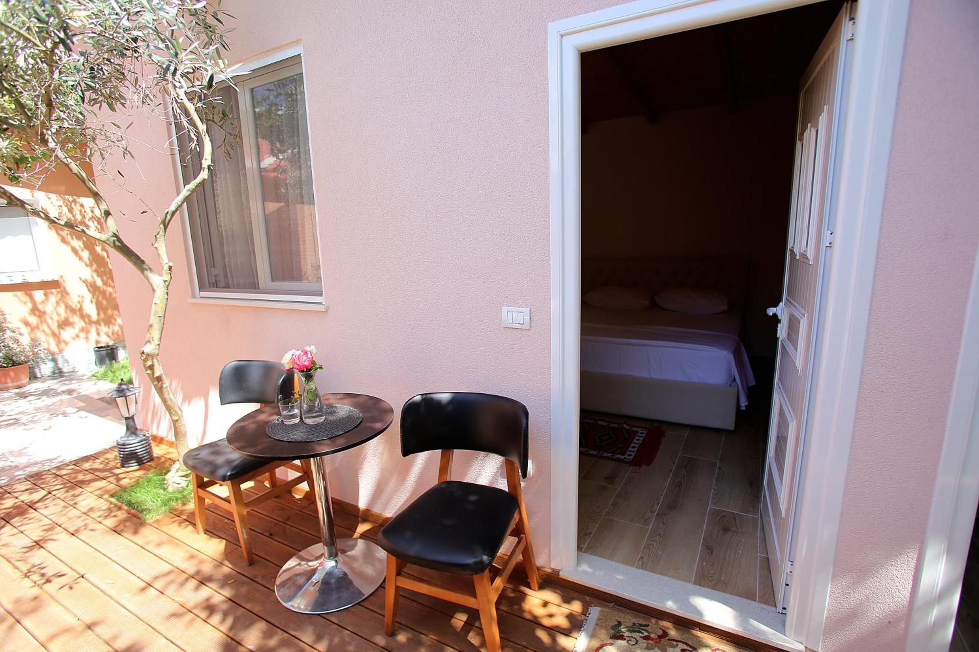 Vila Hyseni Durres Bilik gambar