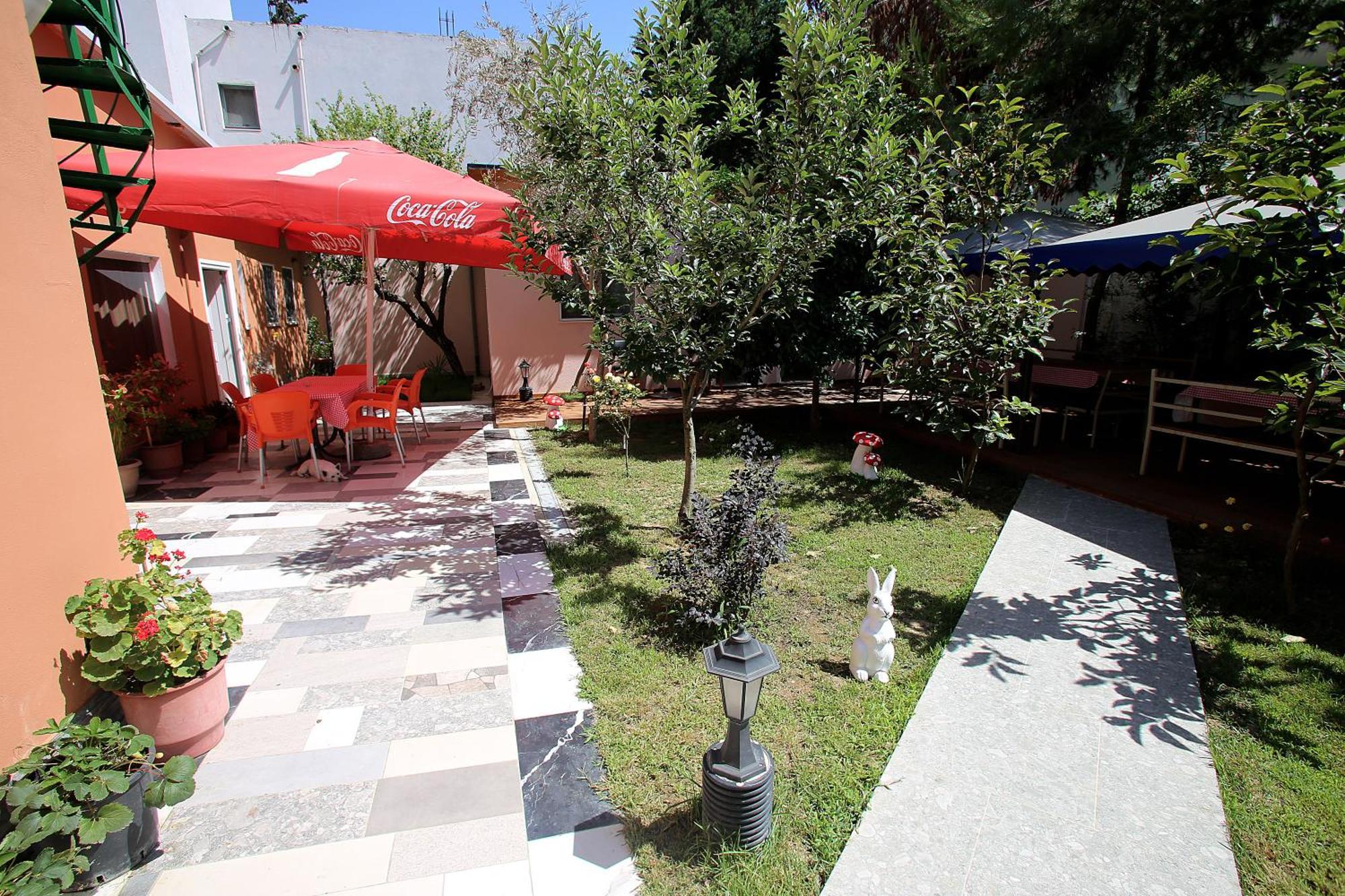 Vila Hyseni Durres Bilik gambar