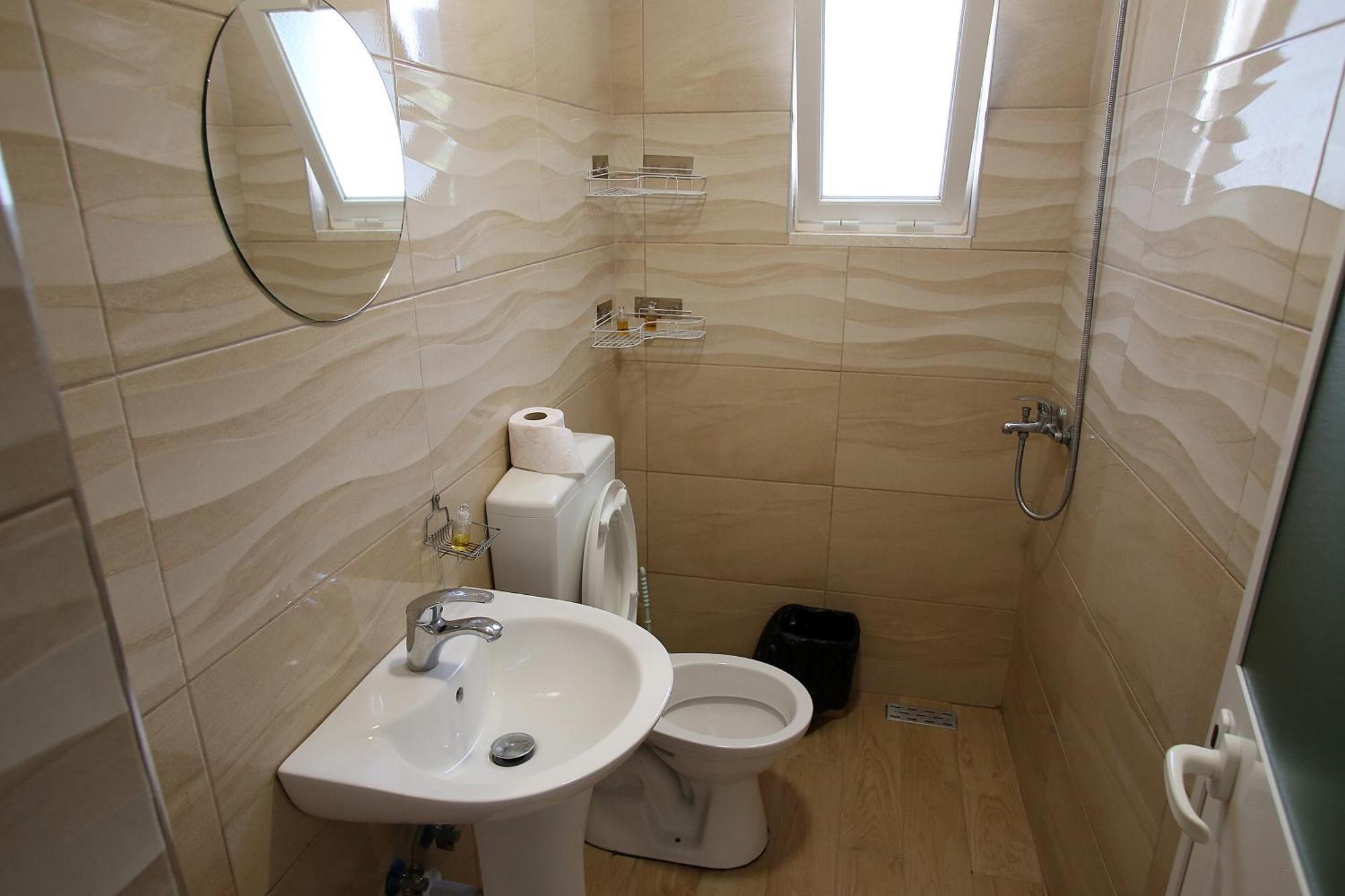 Vila Hyseni Durres Bilik gambar