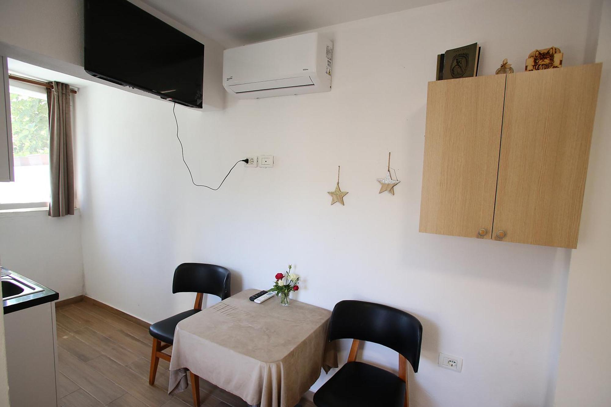 Vila Hyseni Durres Bilik gambar