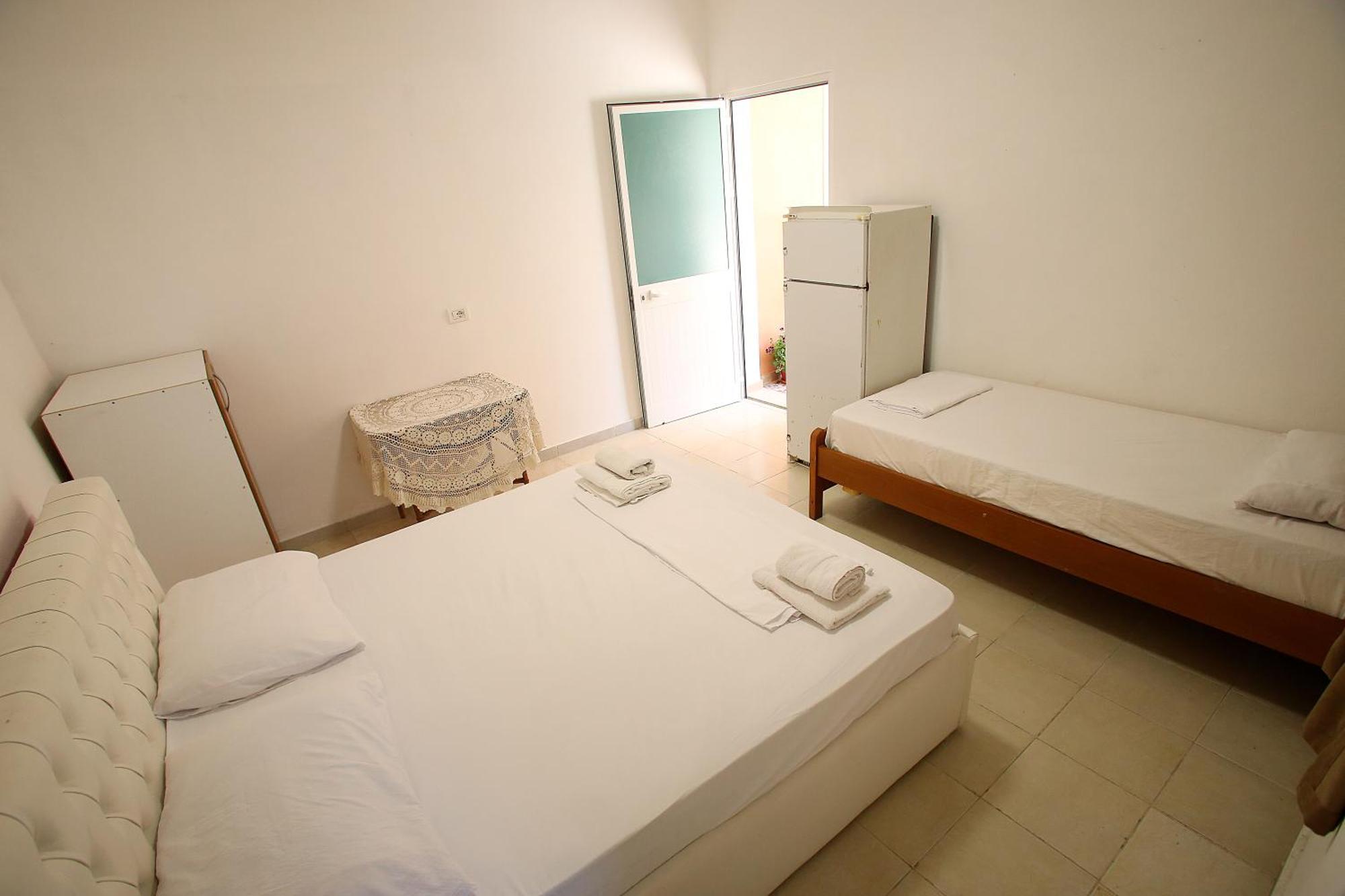Vila Hyseni Durres Bilik gambar