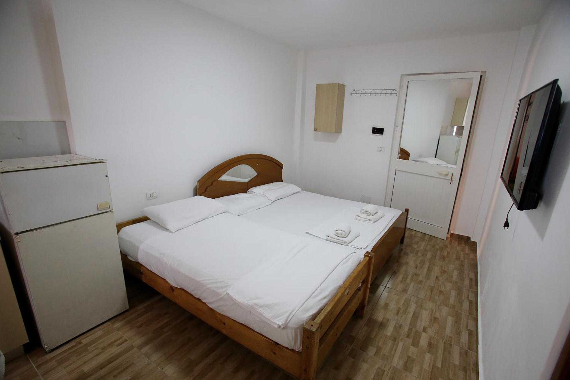 Vila Hyseni Durres Bilik gambar