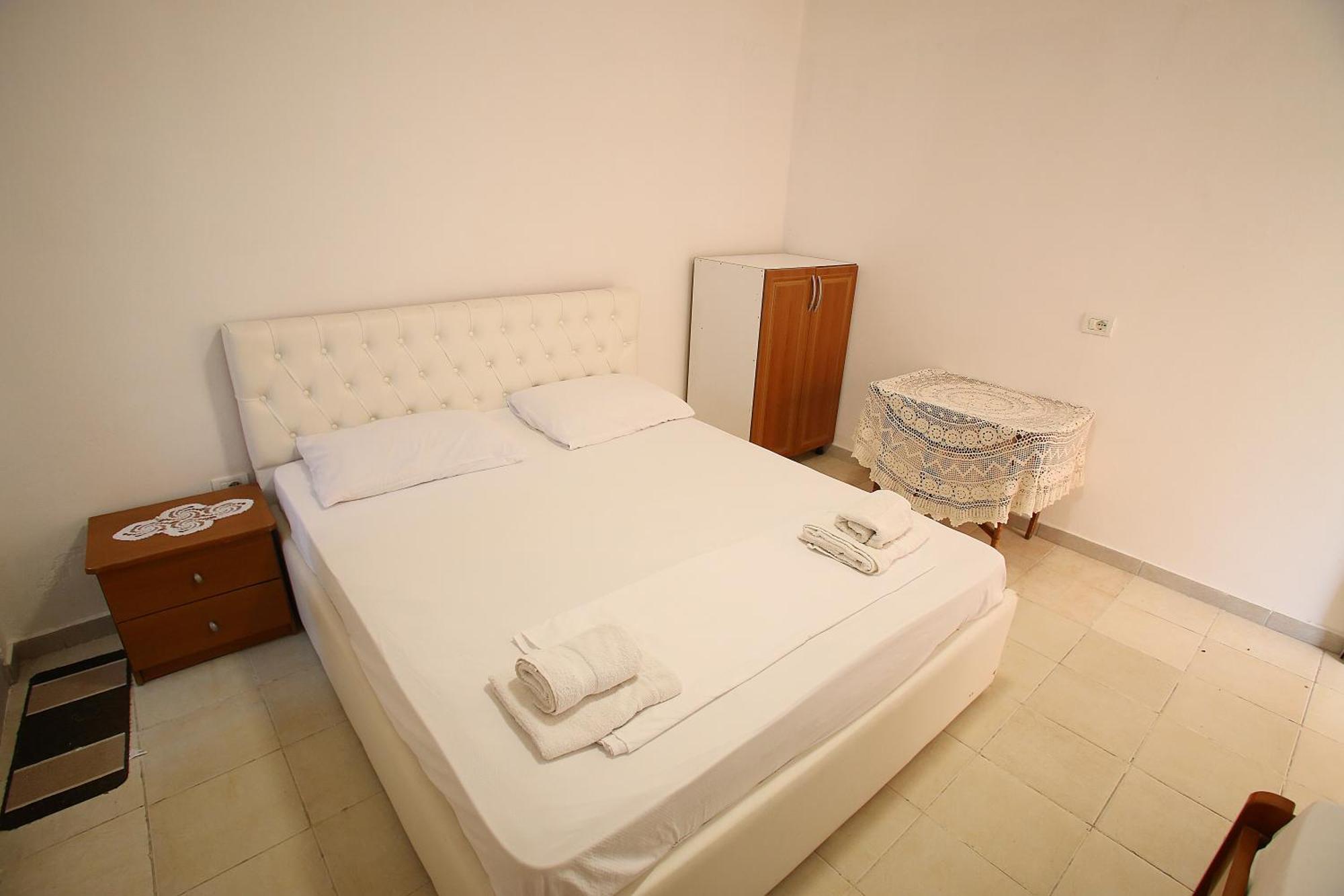 Vila Hyseni Durres Bilik gambar