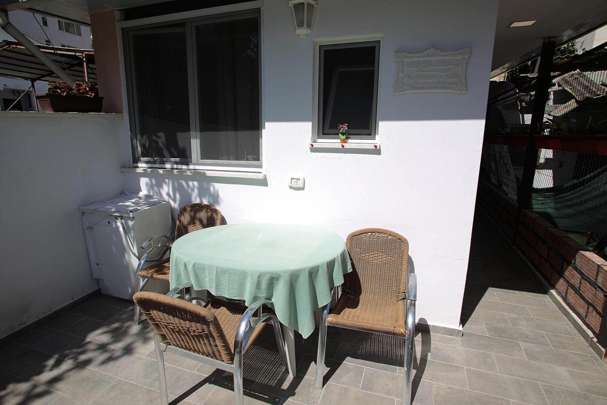 Vila Hyseni Durres Bilik gambar