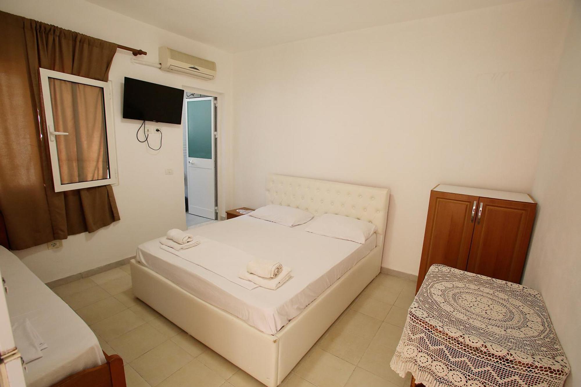 Vila Hyseni Durres Bilik gambar